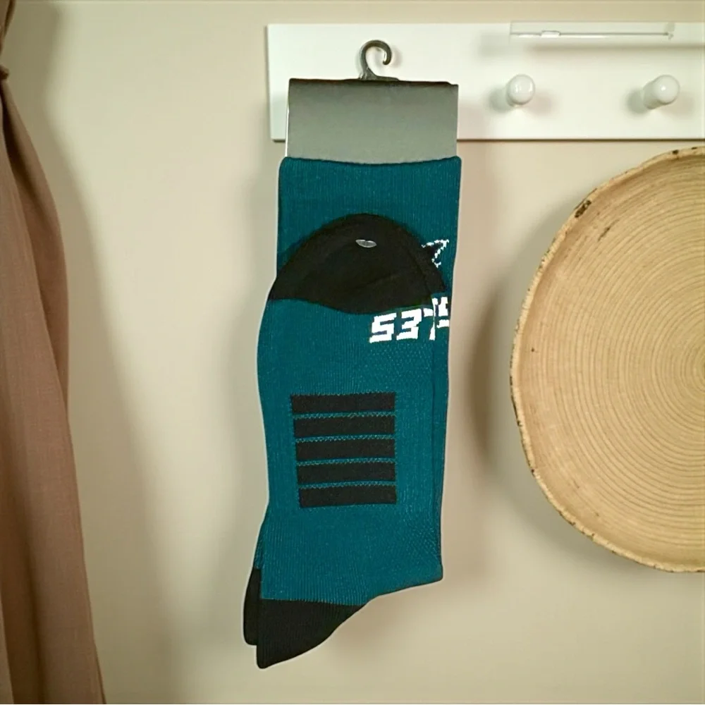 New Philadelphia Eagles Crew Socks, W/EAGLES LOGO UNISEX! M=8/12 & W=9.5-13.5